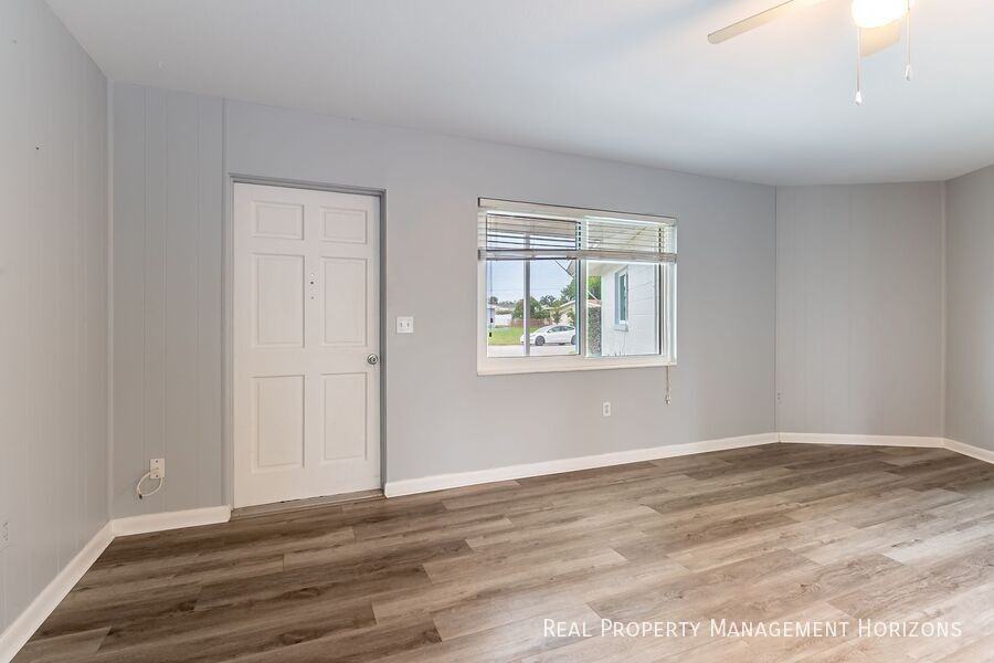 535 Oxford Dr - Photo 4 of 26