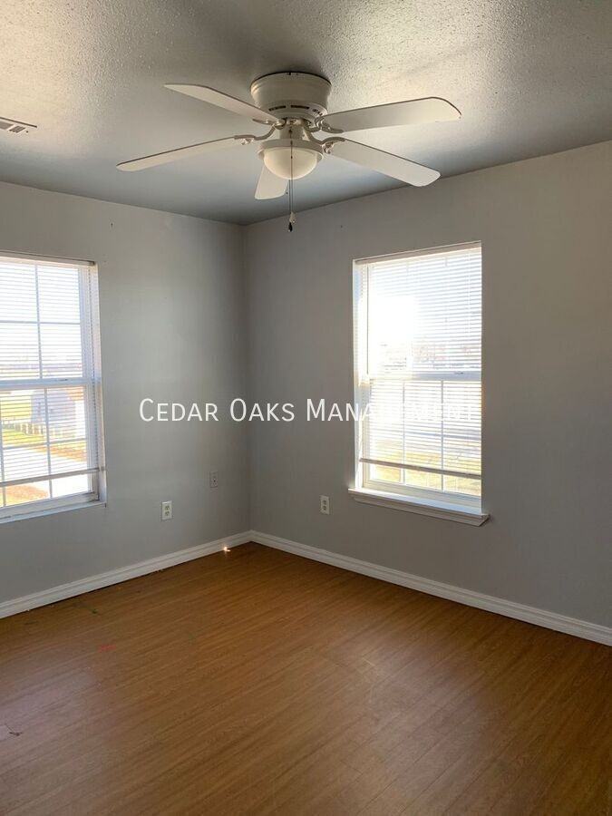 700 Virginia St #201 - Photo 2 of 4