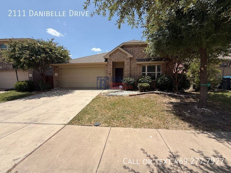 2111 Danibelle Dr - Photo 2 of 21