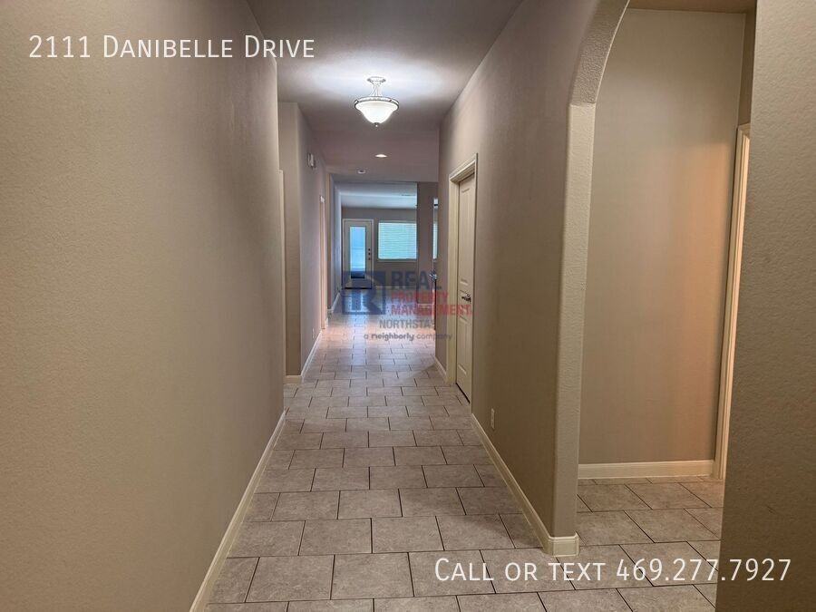 2111 Danibelle Dr - Photo 3 of 21