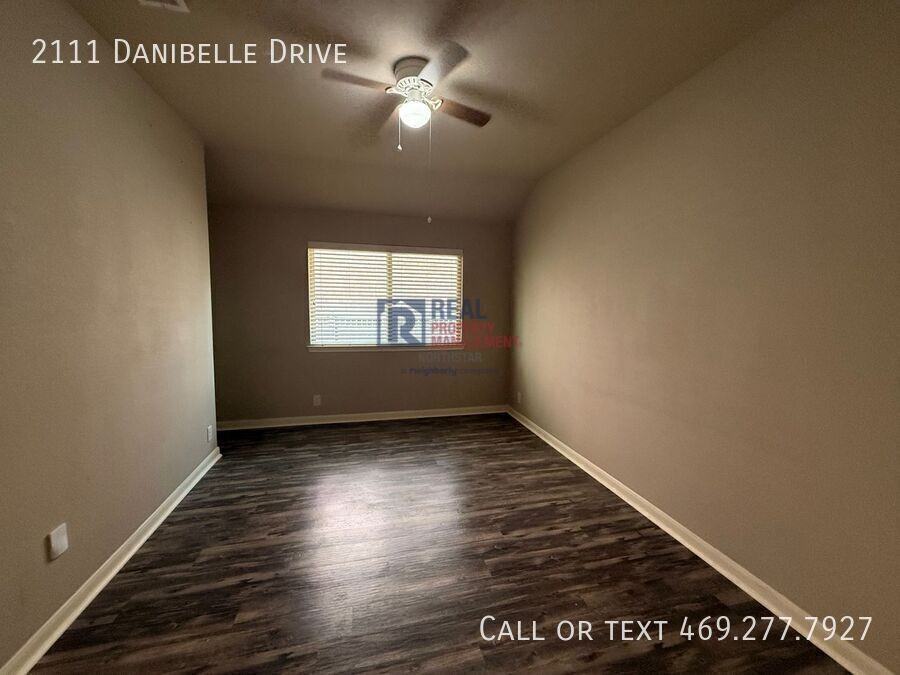 2111 Danibelle Dr - Photo 4 of 21
