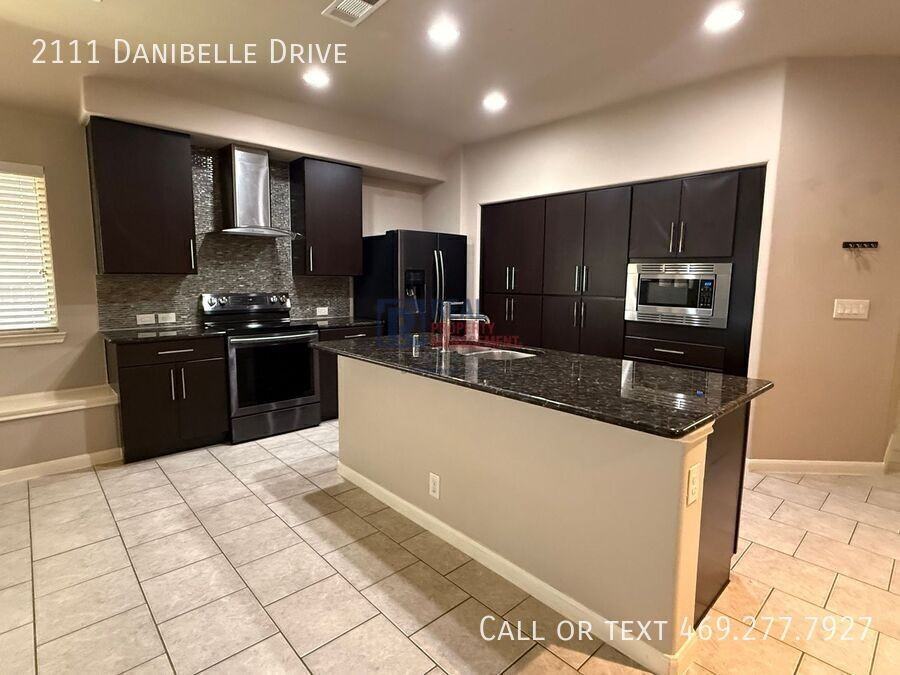 2111 Danibelle Dr - Photo 7 of 21