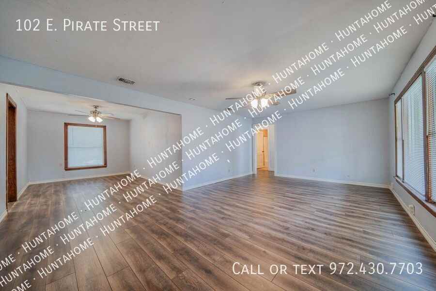 102 E Pirate St - Photo 2 of 24