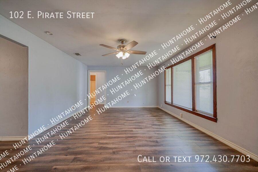 102 E Pirate St - Photo 7 of 24