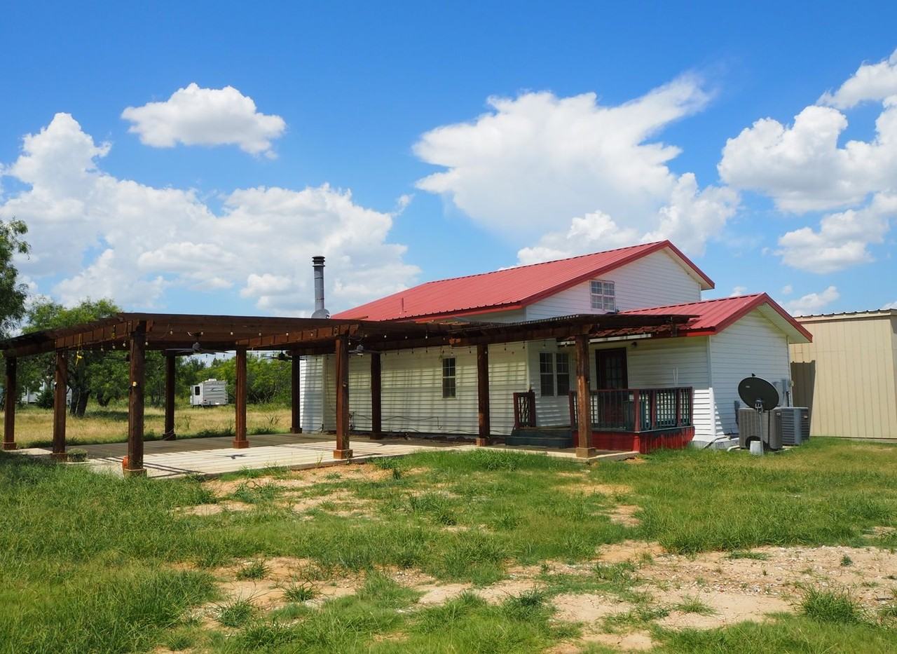 9561 Hames Rd - Photo 4 of 41