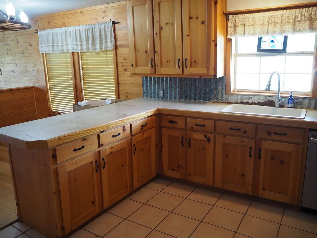 9561 Hames Rd - Photo 6 of 41
