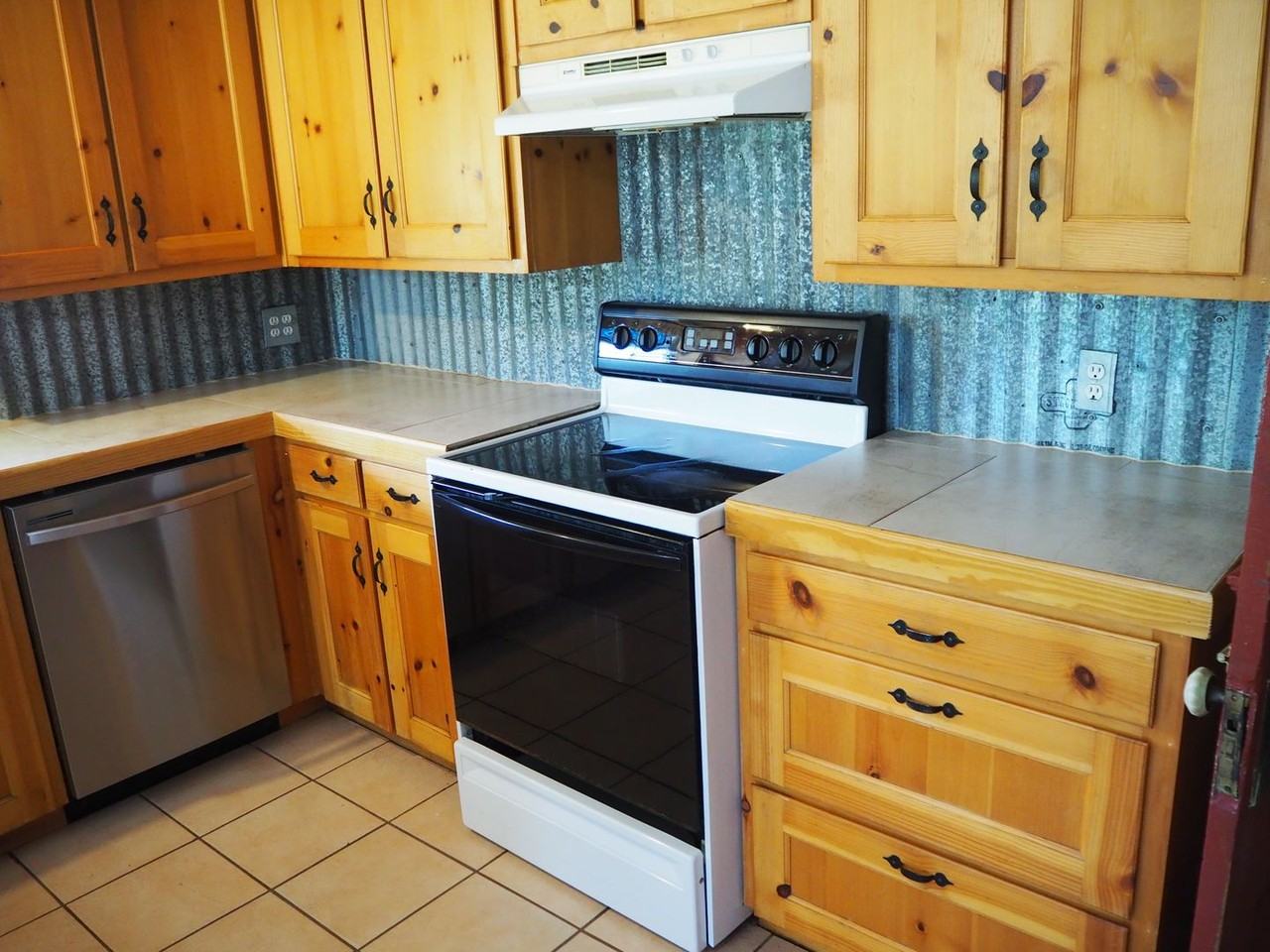 9561 Hames Rd - Photo 7 of 41