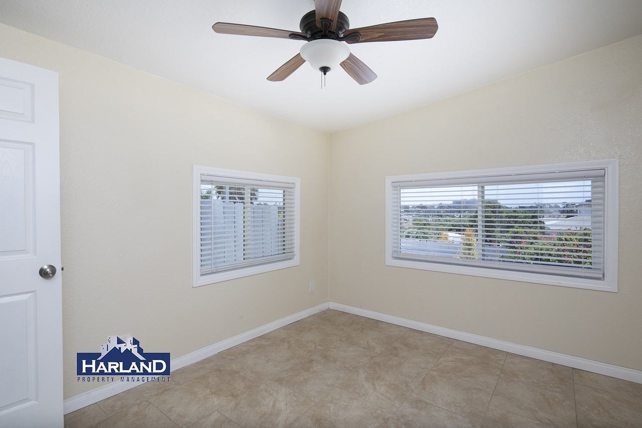 3240 Franklin Ave - Photo 7 of 14