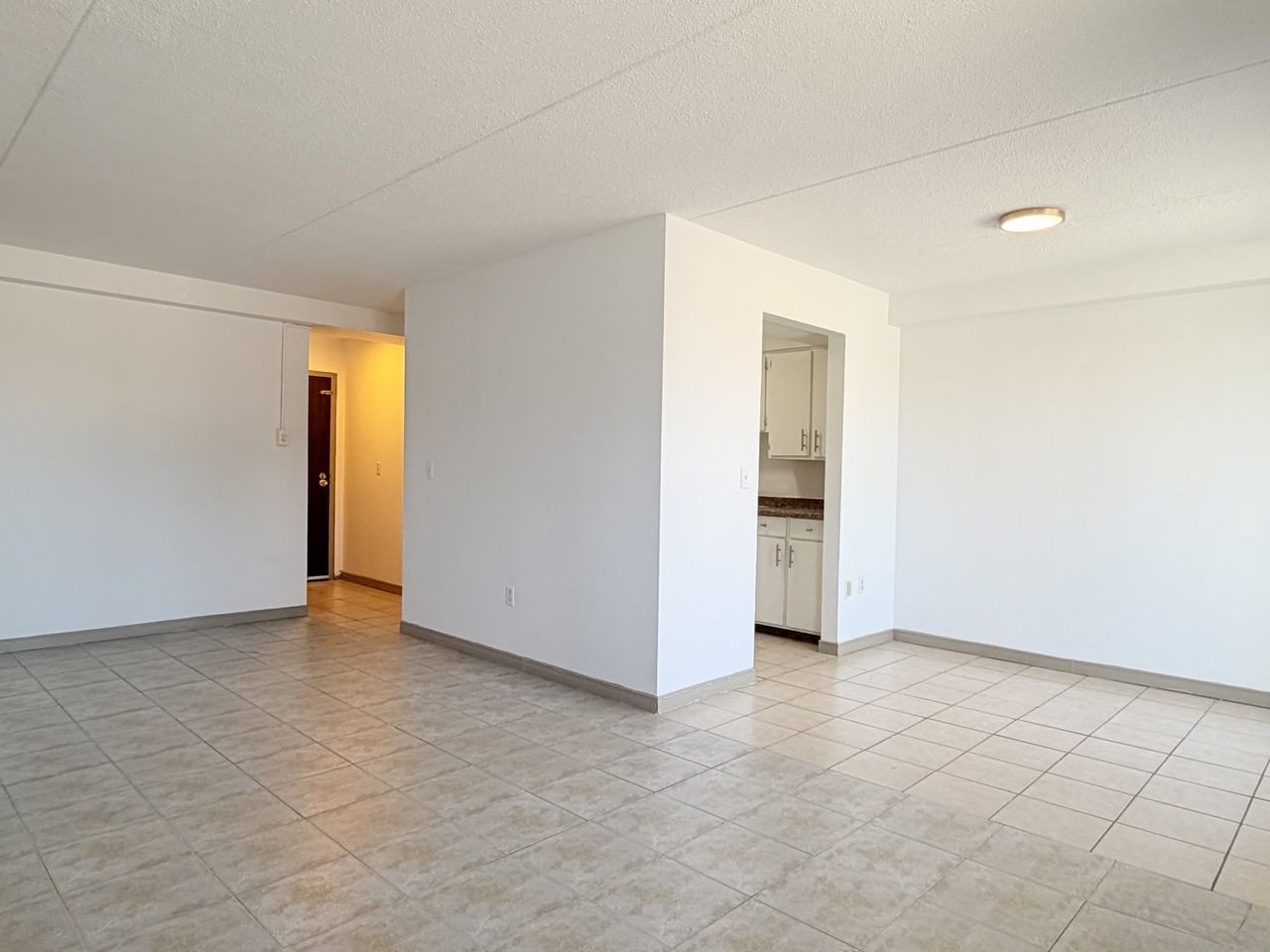 525 Wyandotte St W #302 - Photo 2 of 9
