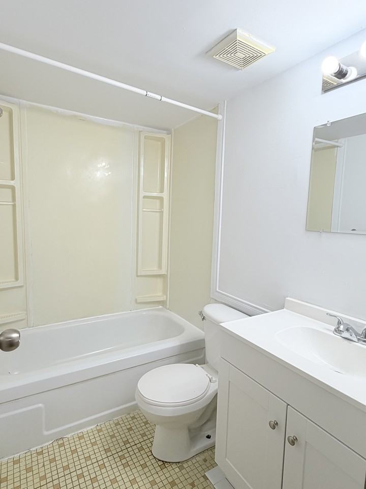 525 Wyandotte St W #302 - Photo 5 of 9