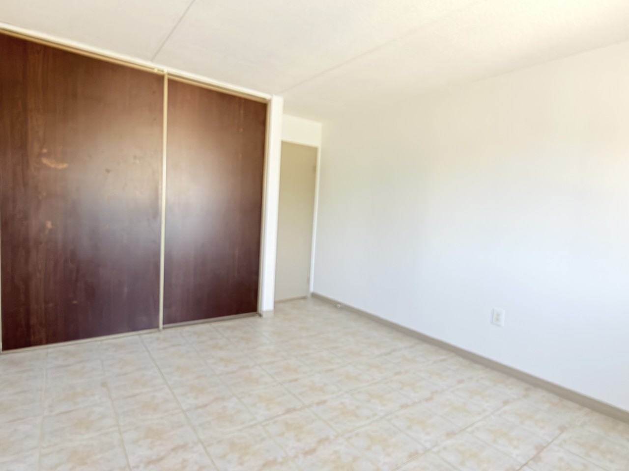525 Wyandotte St W #302 - Photo 6 of 9