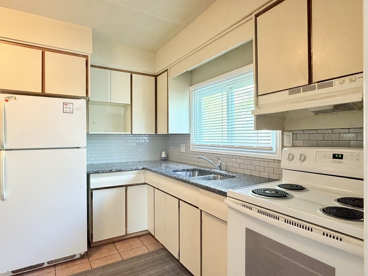 1253 Goyeau St - Photo 5 of 15