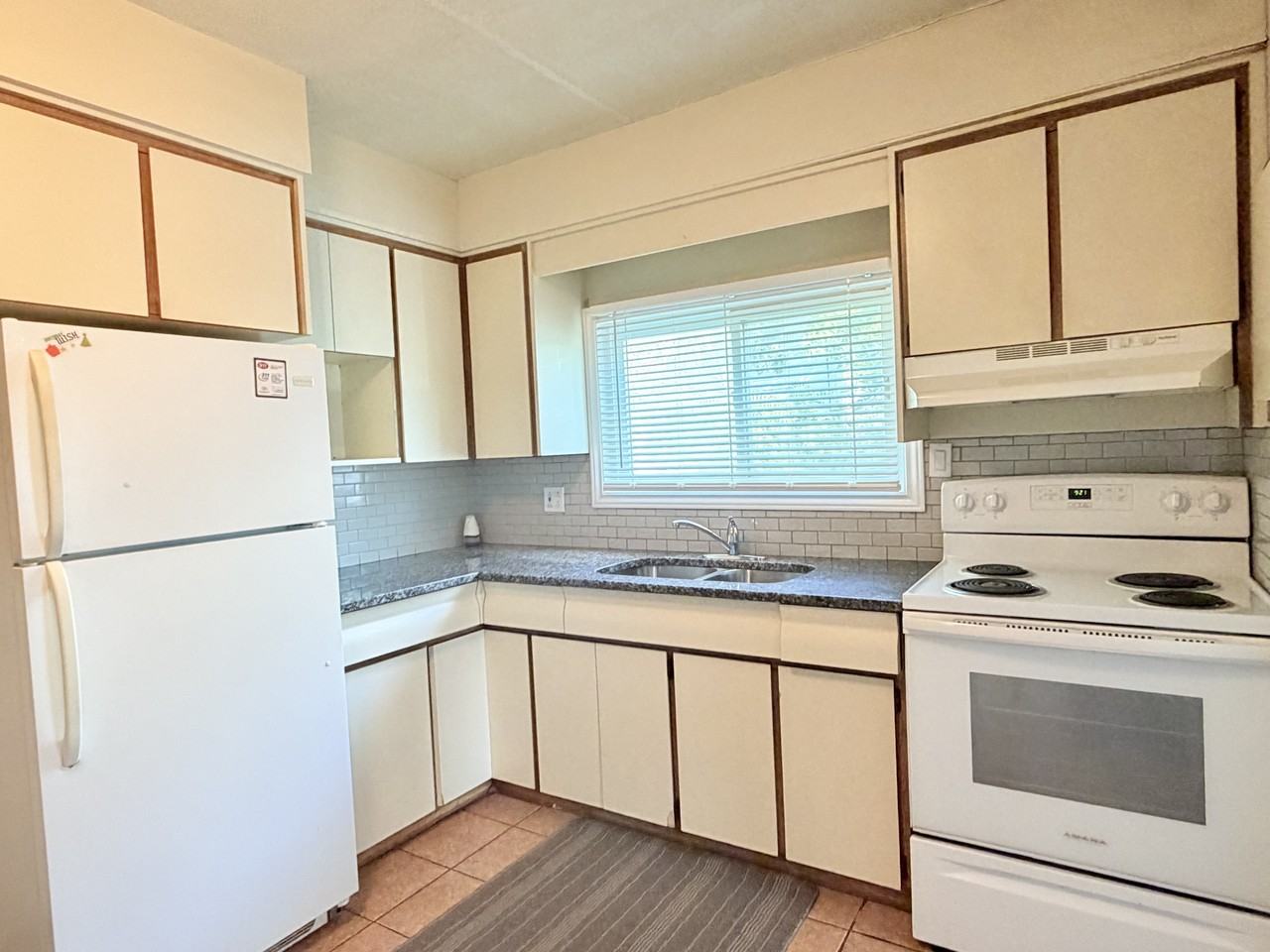1253 Goyeau St - Photo 6 of 15