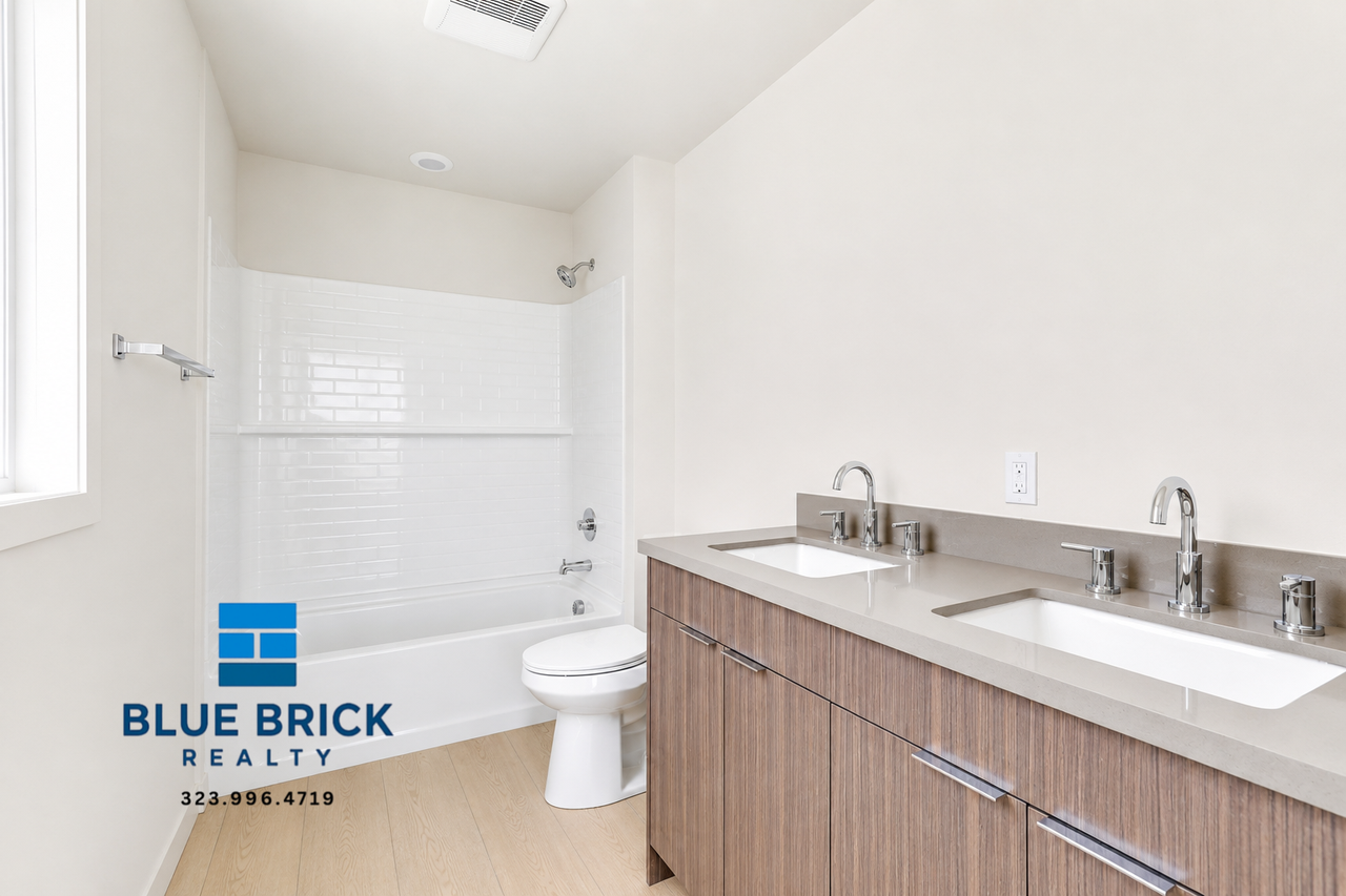 326 Robinson St - Photo 7 of 26