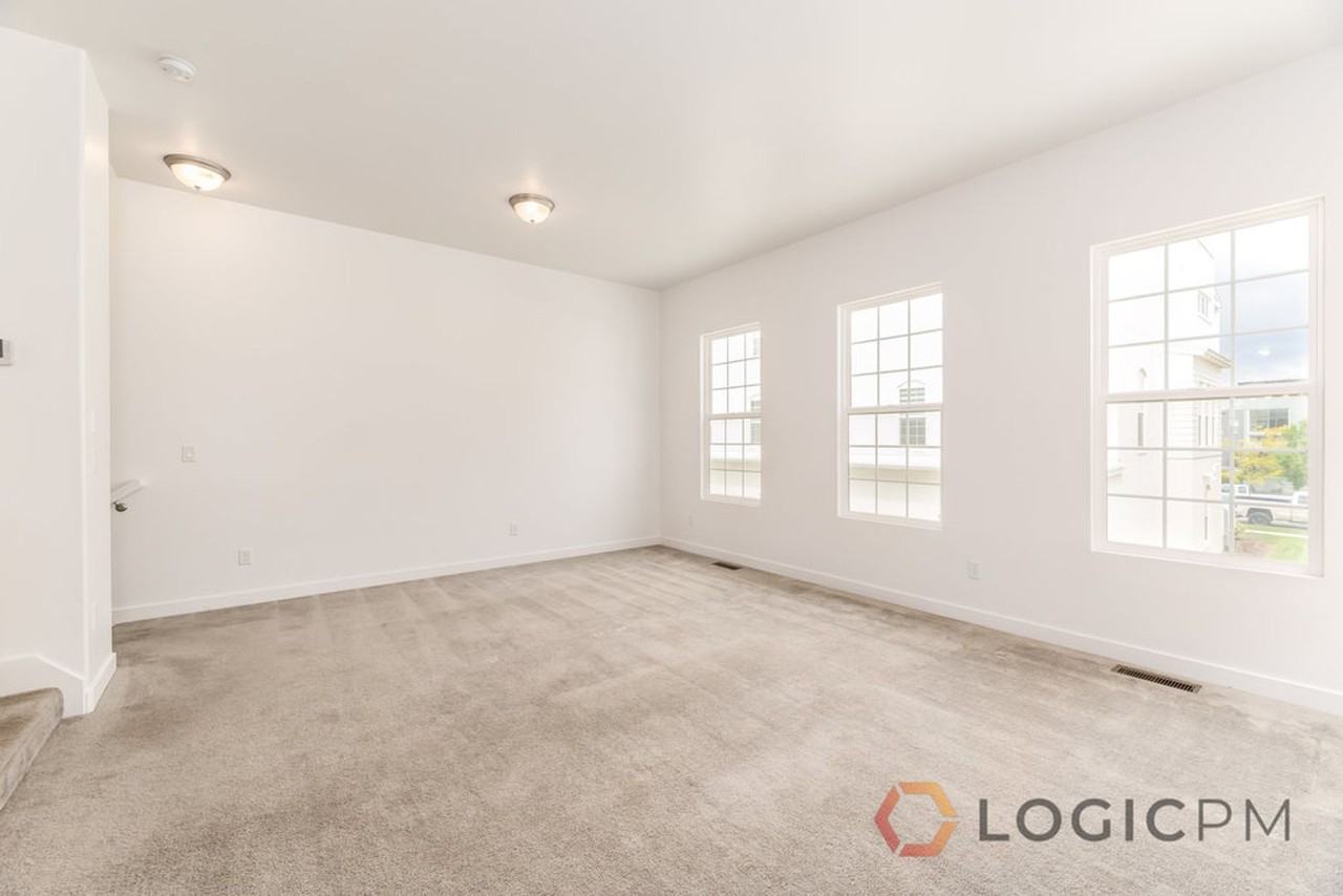 10592 S Redknife Dr - Photo 3 of 20