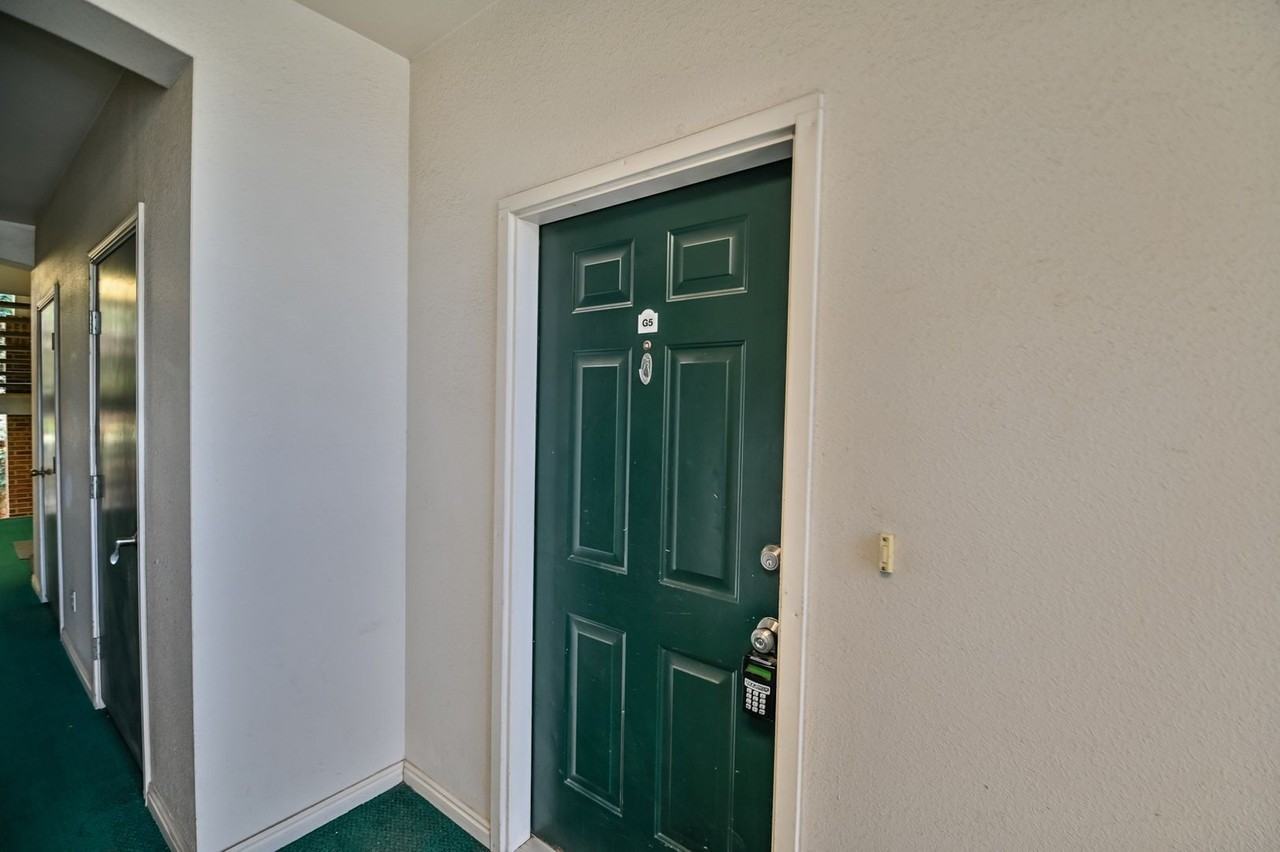 150 S 800 E - Photo 3 of 19