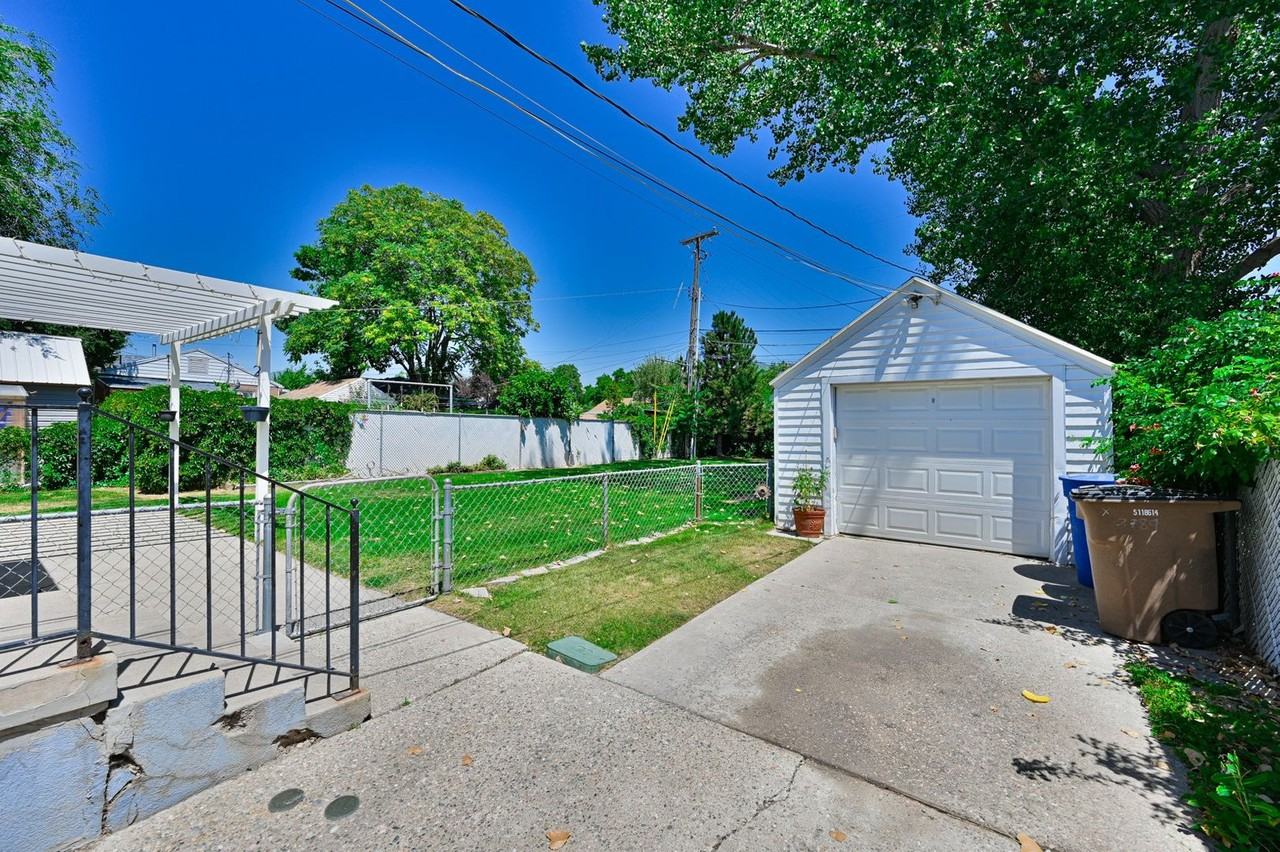 2789 S Alden St - Photo 5 of 28