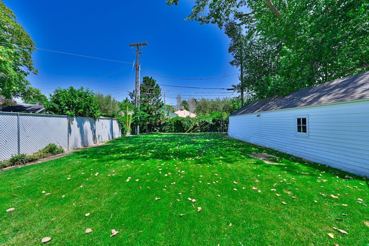2789 S Alden St - Photo 6 of 28