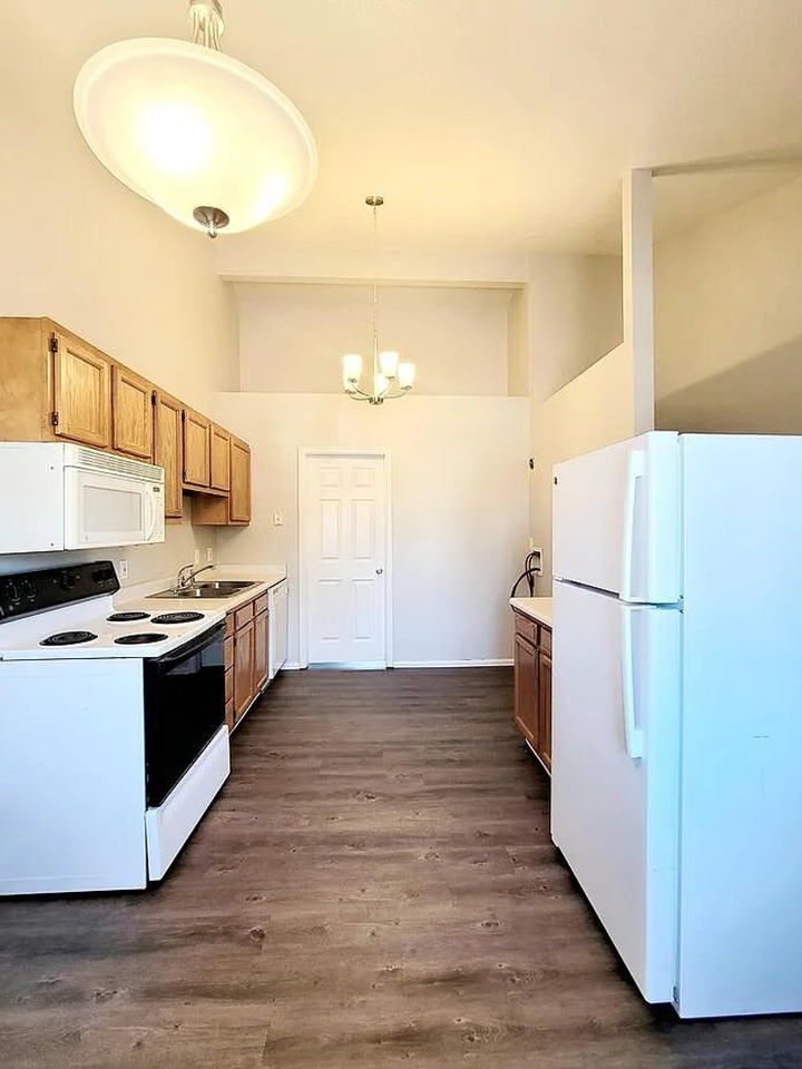 1707 Oakshire Ln #A - Photo 2 of 20
