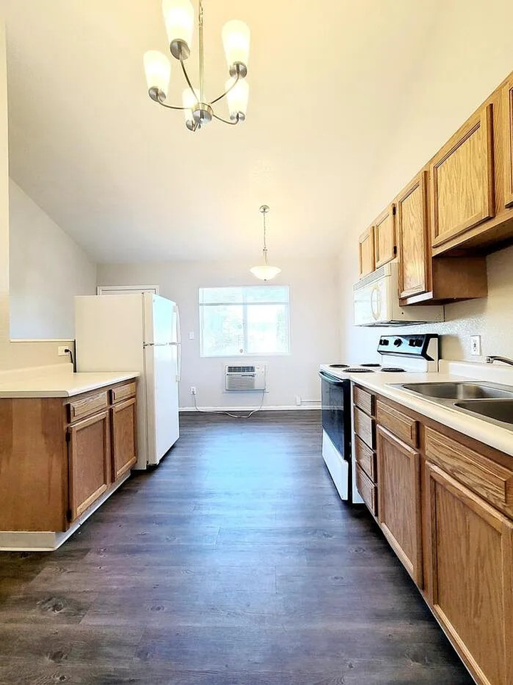 1707 Oakshire Ln #A - Photo 3 of 20