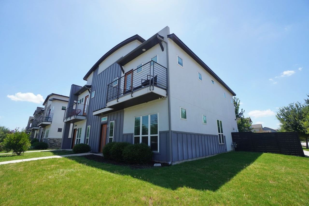 5501 Charles Merle Dr #B - Photo 3 of 32