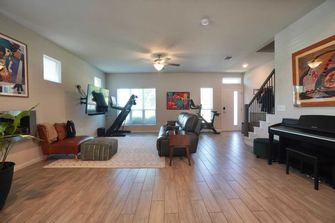 5501 Charles Merle Dr #B - Photo 7 of 32