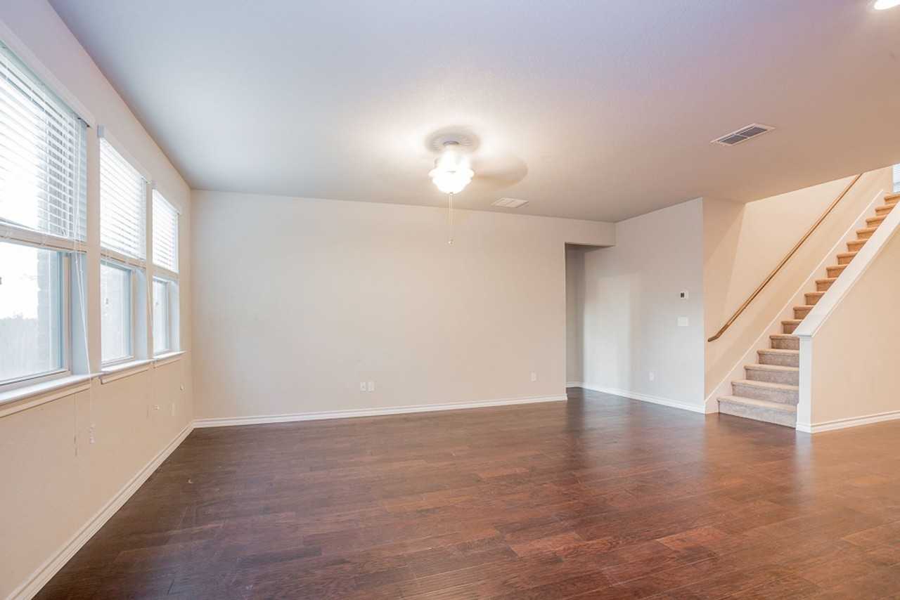 1348 Eagle Ray St - Photo 4 of 37