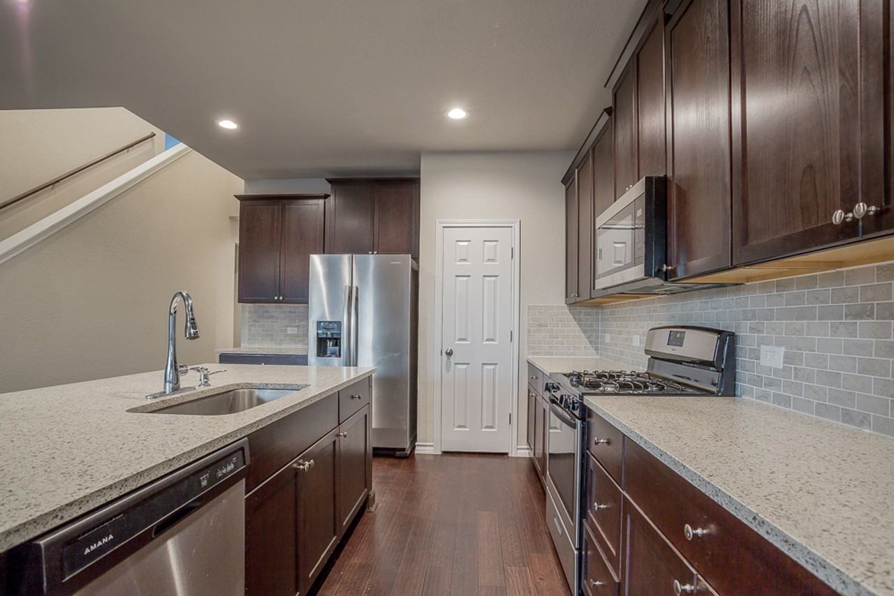 1348 Eagle Ray St - Photo 6 of 37
