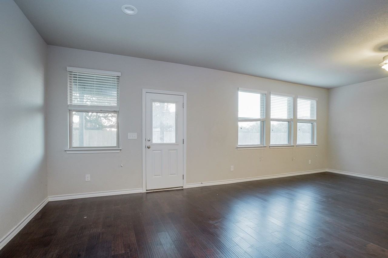 1348 Eagle Ray St - Photo 7 of 25