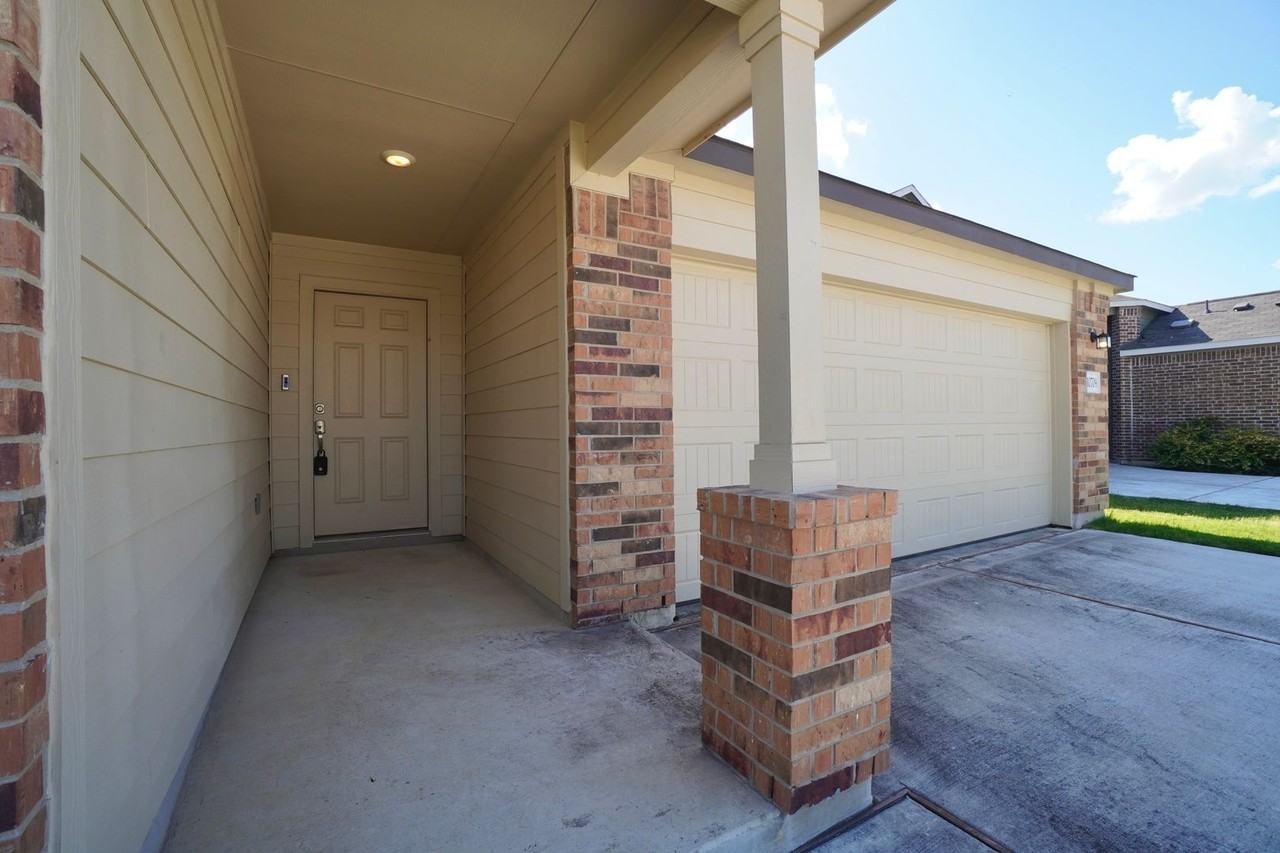 10709 Steinbeck Dr - Photo 3 of 37
