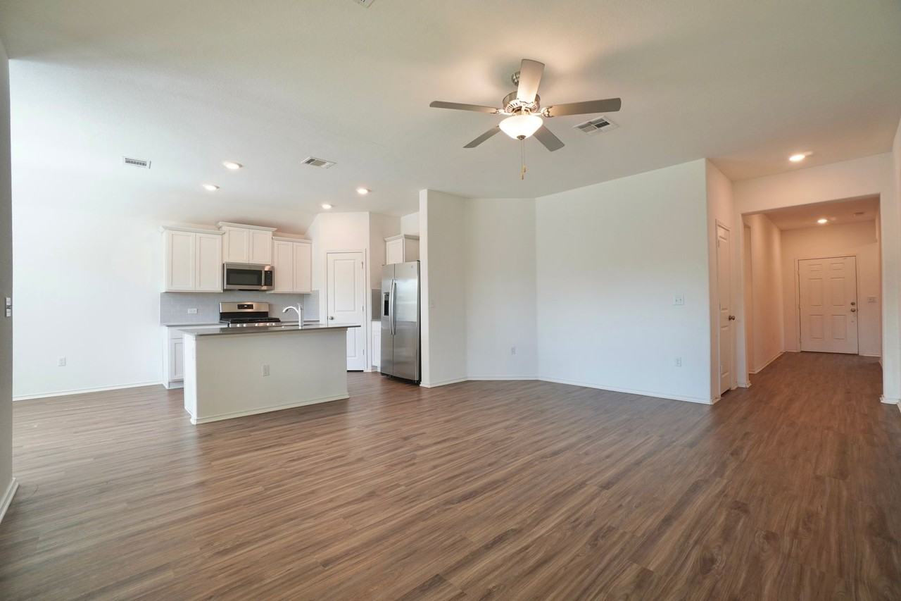 10709 Steinbeck Dr - Photo 4 of 37