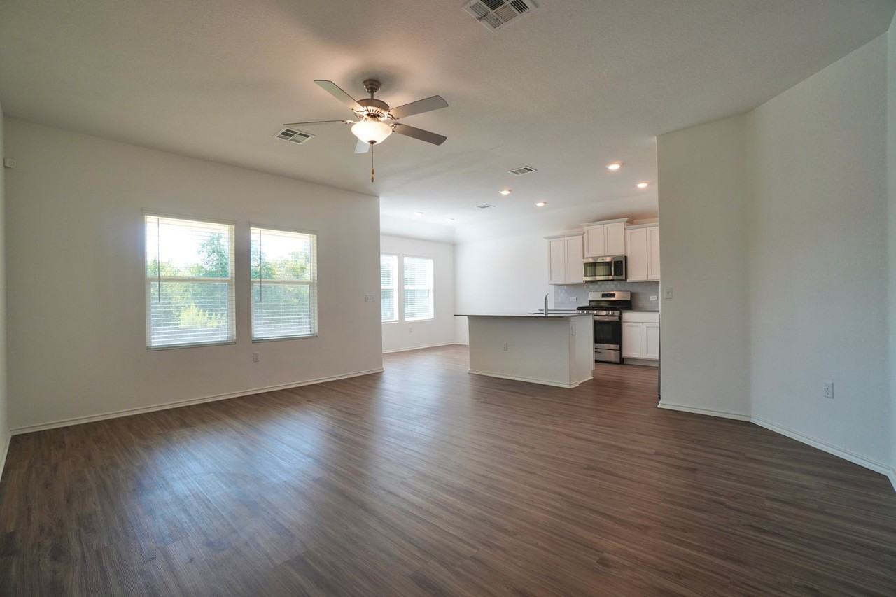 10709 Steinbeck Dr - Photo 5 of 37