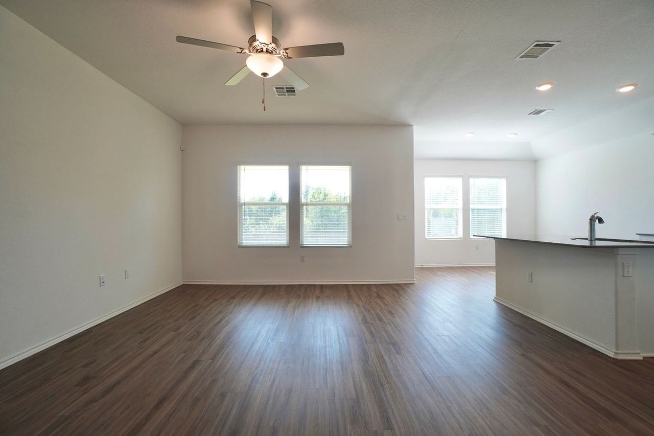 10709 Steinbeck Dr - Photo 6 of 37