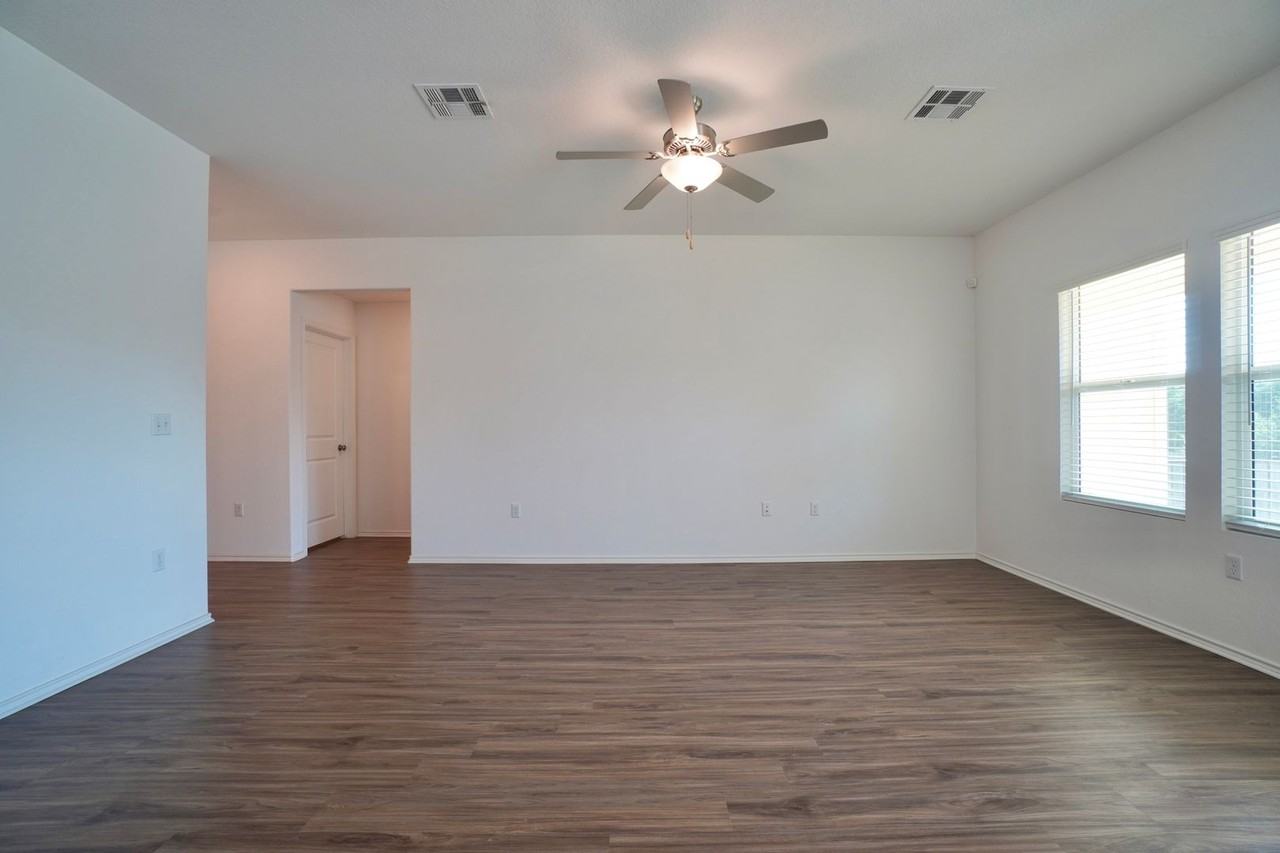 10709 Steinbeck Dr - Photo 7 of 37