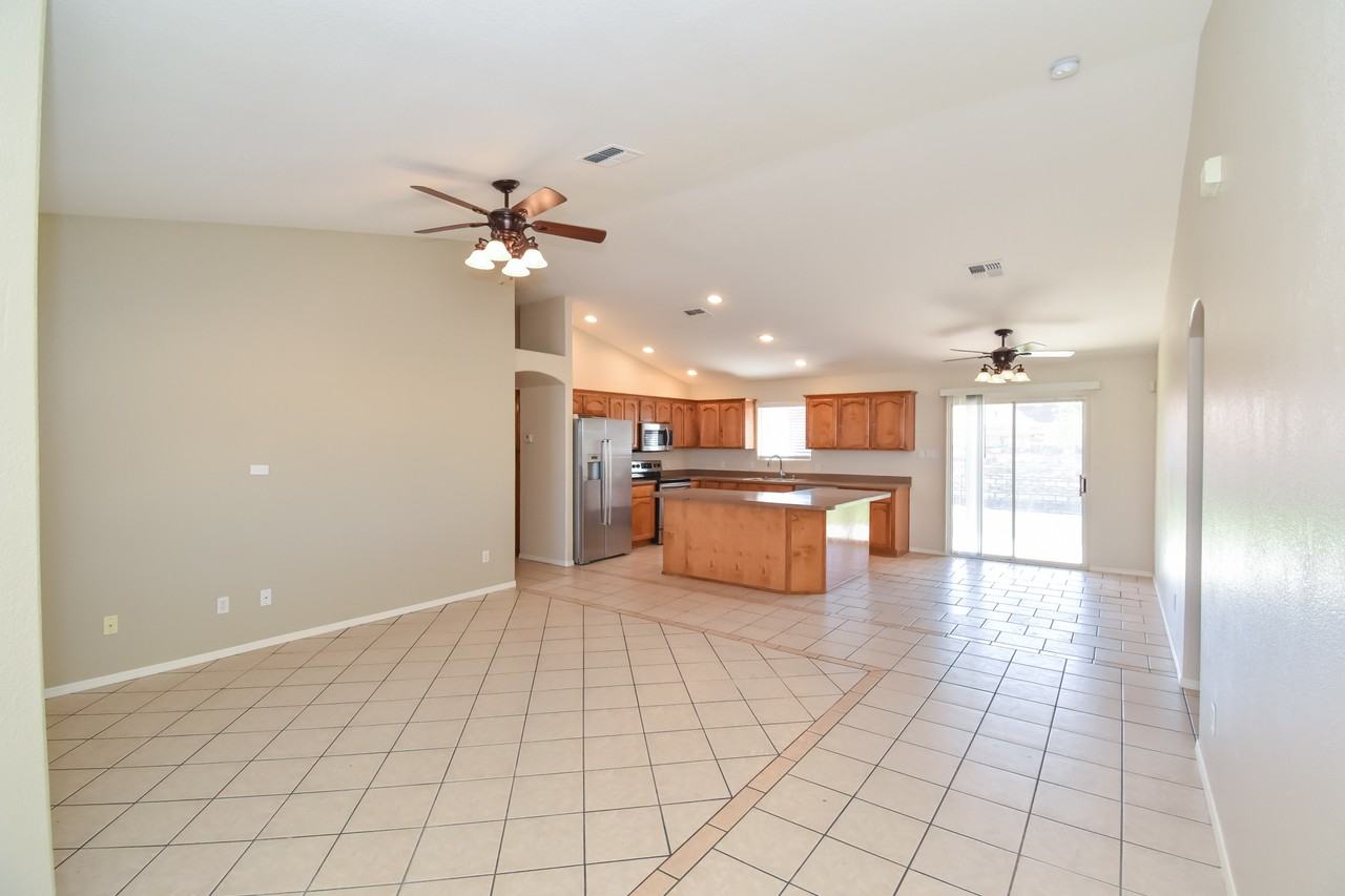 9673 E 38th St - Photo 5 of 25