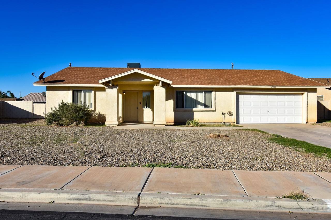 2866 S 30th Dr - Photo 2 of 24