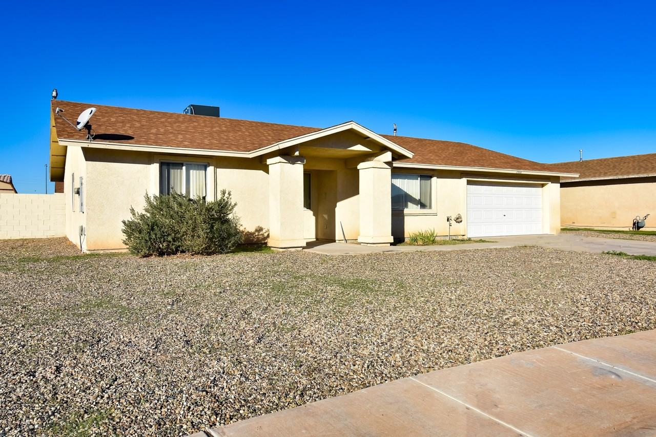 2866 S 30th Dr - Photo 3 of 24