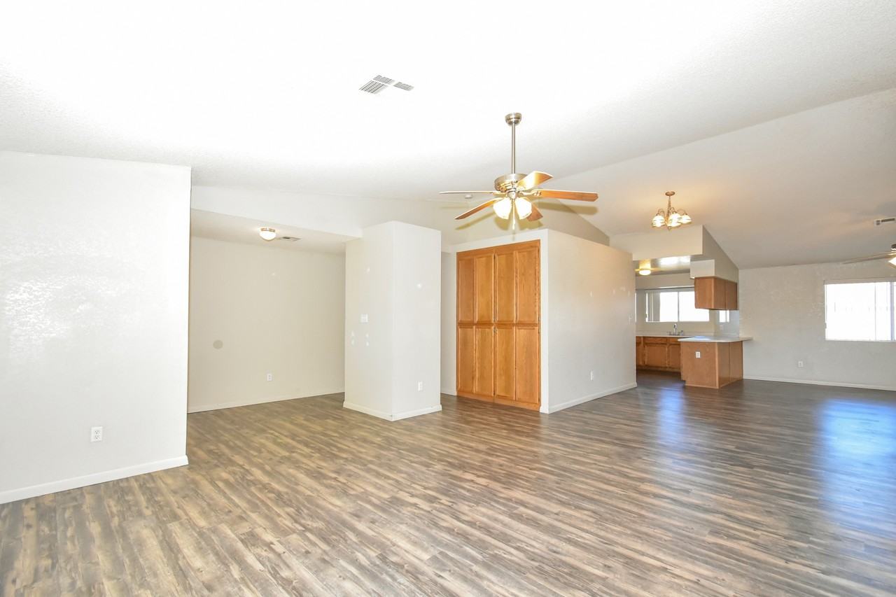 2866 S 30th Dr - Photo 5 of 24