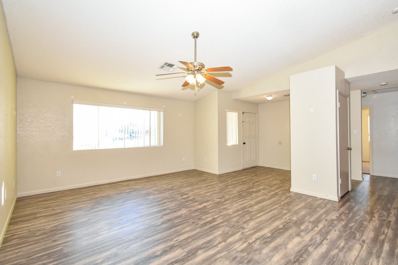 2866 S 30th Dr - Photo 6 of 24