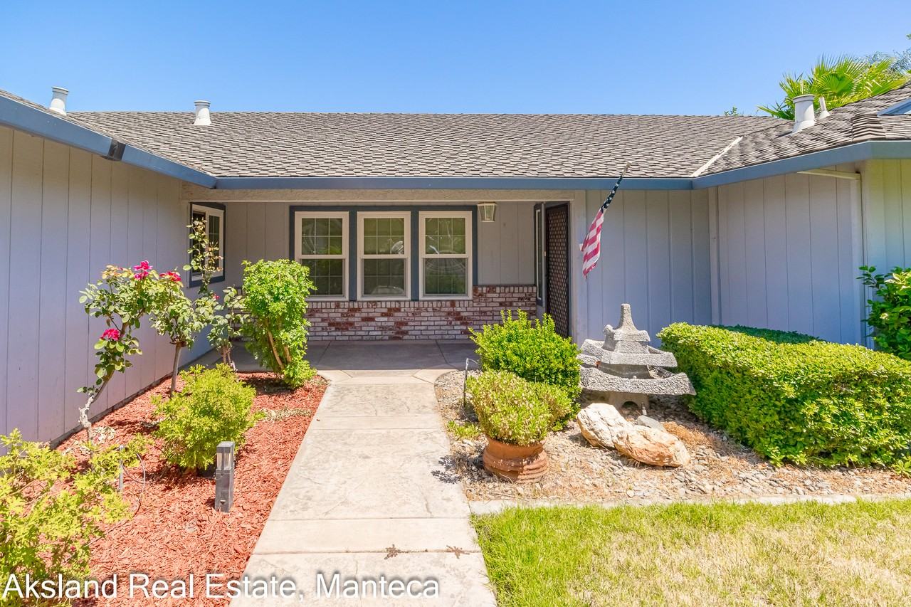 1635 Crom St #1 - Photo 4 of 24