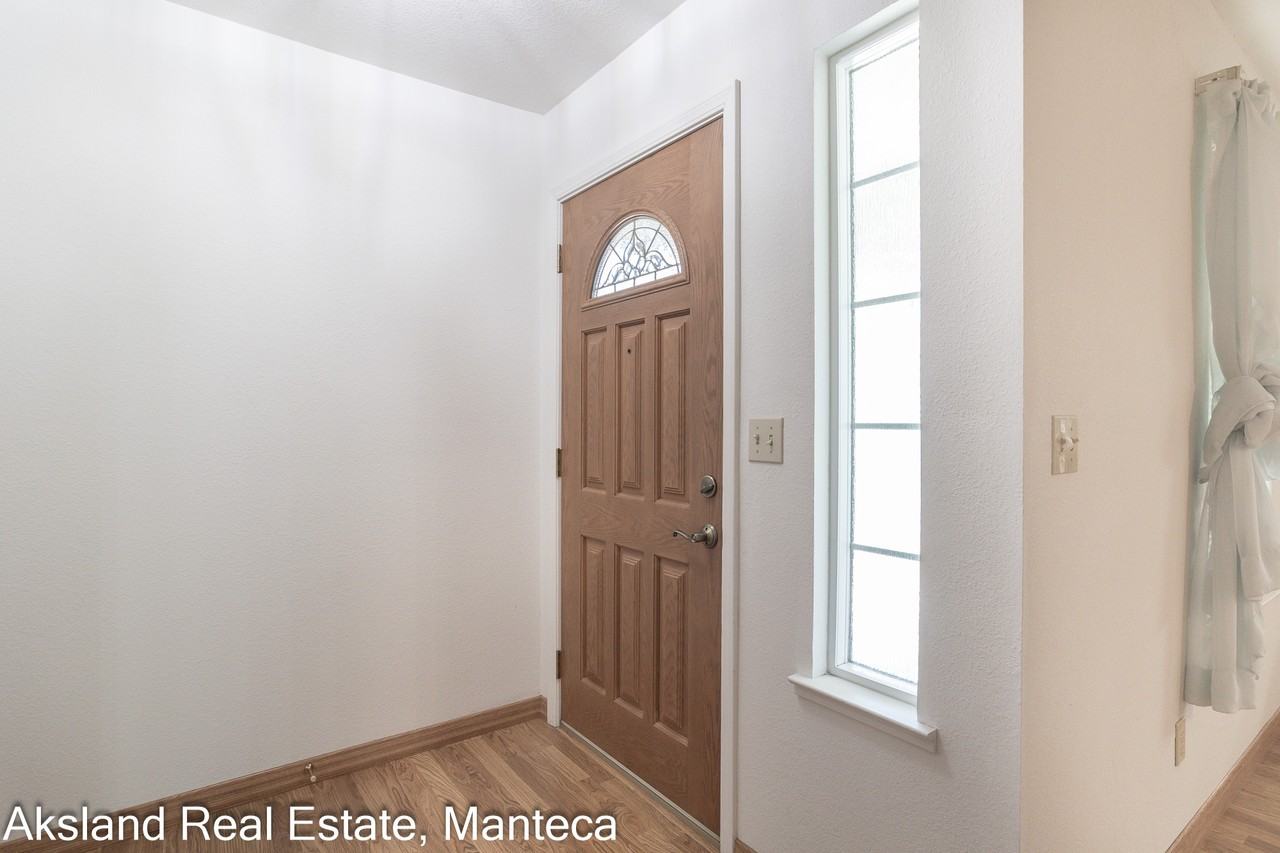 1635 Crom St #1 - Photo 5 of 24