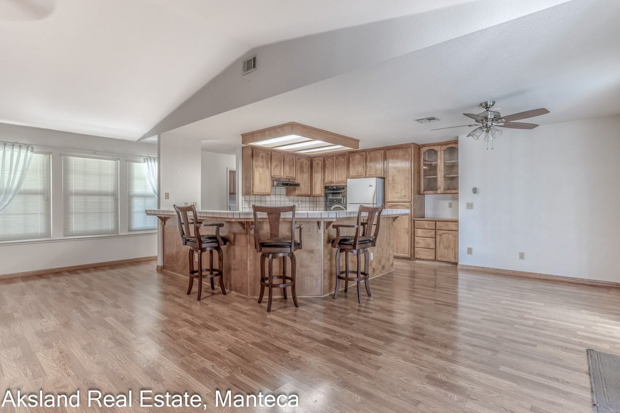 1635 Crom St #1 - Photo 5 of 24