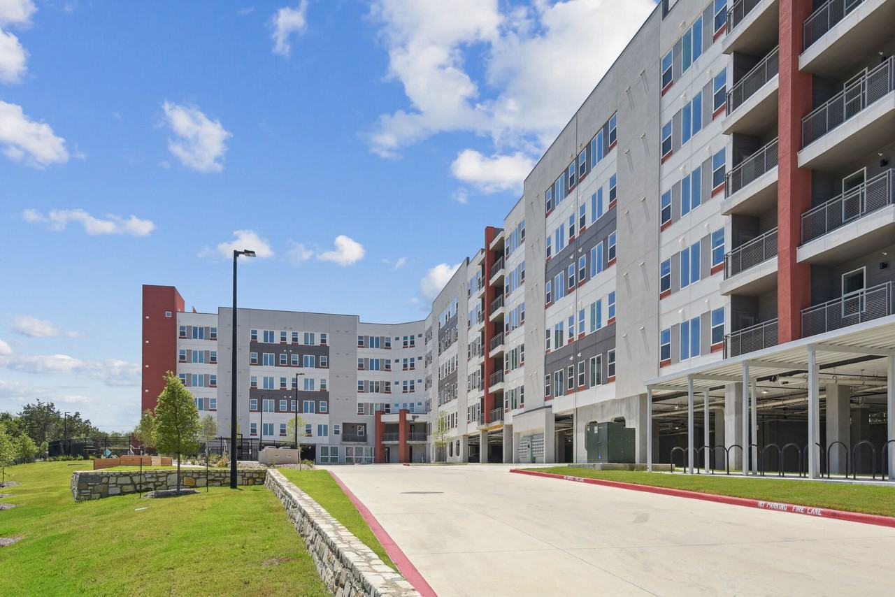 Ekos City Heights - Photo 7 of 28