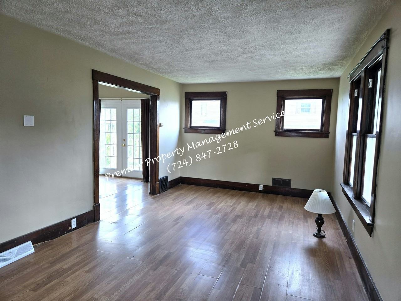 407 Bridge Street - Photo 4 of 16