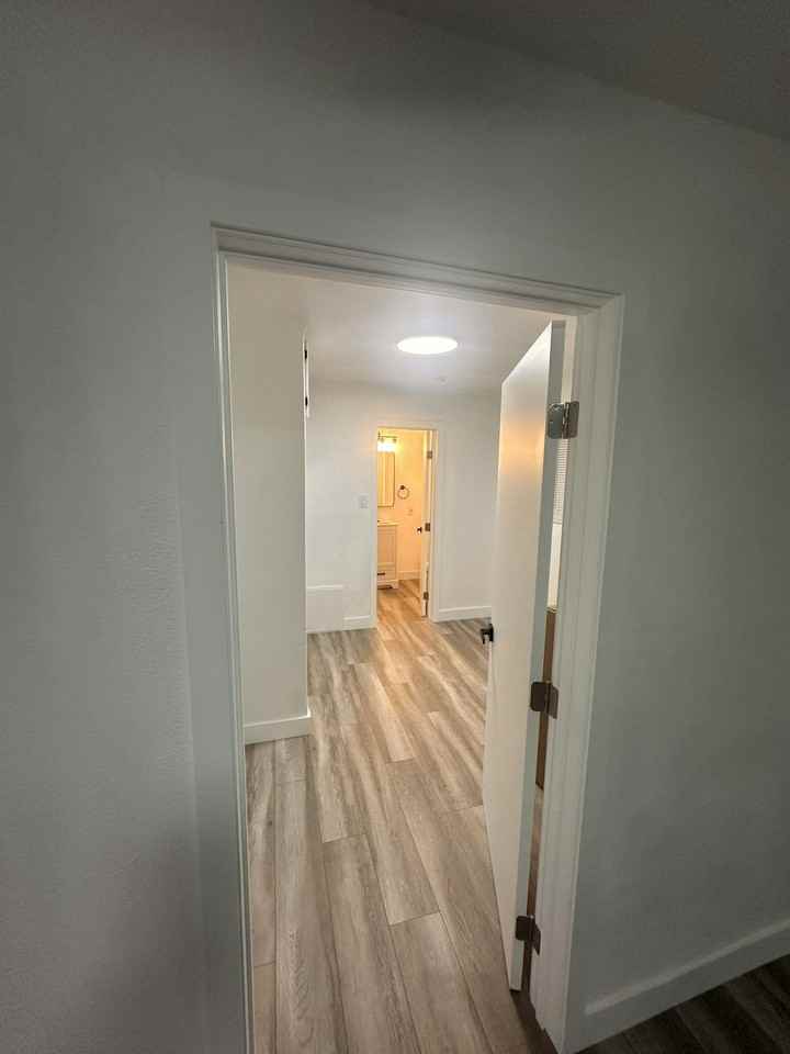 934 Simmons Avenue, Unit 934 1/2 - Photo 4 of 12