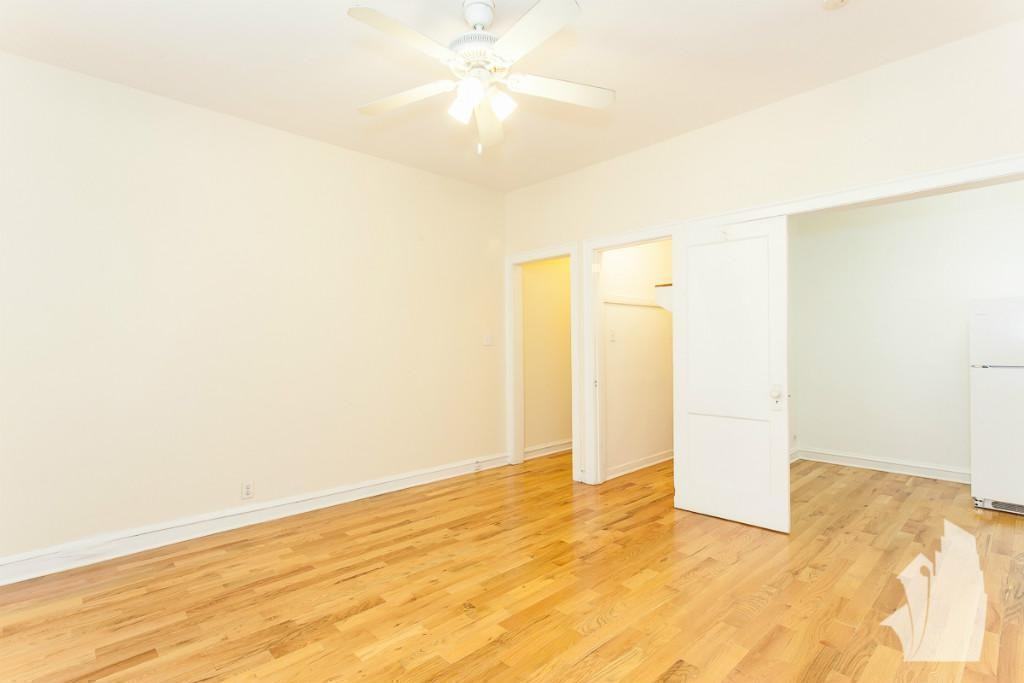 540 W Wellington Ave #002 - Photo 4 of 10