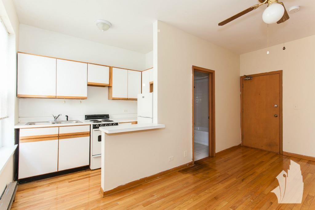 635 W Barry Ave #404 - Photo 5 of 8