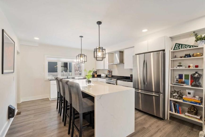 179 W 9th St - Photo 2 of 10