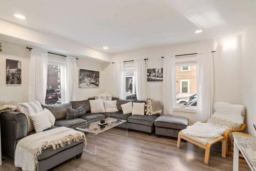 179 W 9th St - Photo 3 of 10