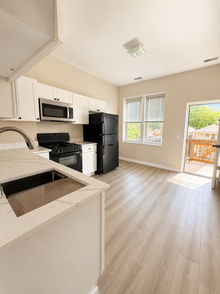2641 W Haddon Ave - Photo 3 of 7